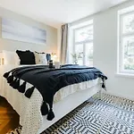 Lenderi Villa Luxury Apartments With Sauna